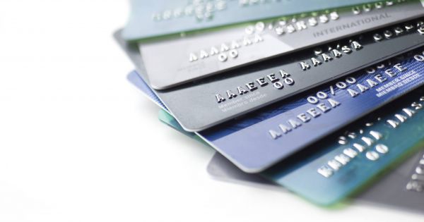 Cấm sử dụng thẻ ngân hàng thanh toán ra nước ngoài mua bán ngoại tệ