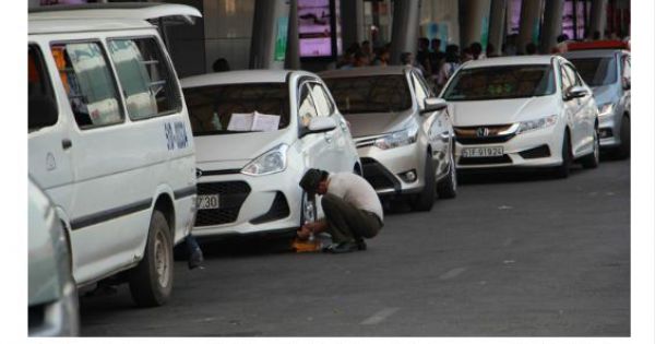 Nhiều tài xế bị tước bằng lái tại sân bay Tân Sơn Nhất