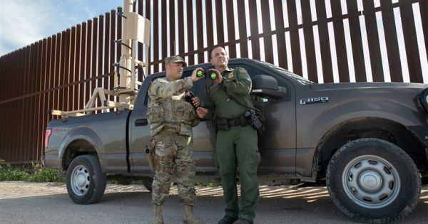 Lầu Năm Góc điều tra nghi vấn quân đội chống người nhập cư