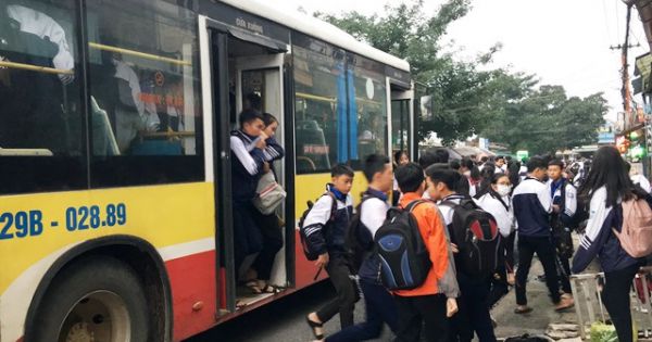 Xe buýt 60 chỗ chở 109 học sinh ở Hà Tĩnh: Phụ huynh lo lắng, công an vào cuộc