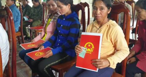 14 người di cư tự do được trao quốc tịch Việt Nam