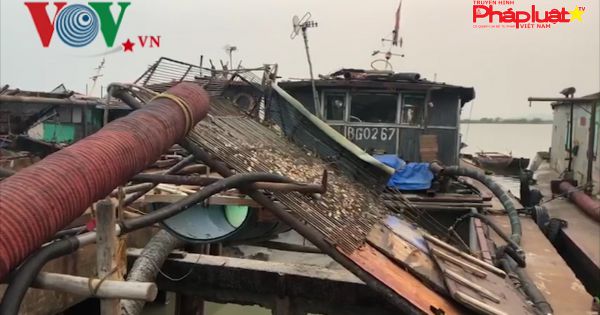 CSGT đường thủy Quảng Ninh bắt giữ hàng loạt tàu hút cát trái phép lúc rạng sáng năm mới