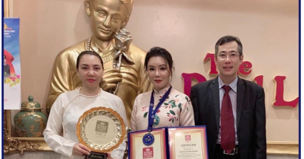Ca sĩ Hồ Quỳnh Hương và Loving Vegan Group đón nhận bằng xác lập kỷ lục thế giới
