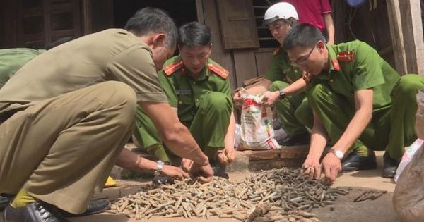 Công an tỉnh Đắk Lắk tạm giữ người đàn ông chuyên tìm bom mìn về cưa bán