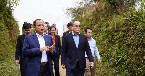 Đồng chí Nguyễn Thiện Nhân thăm, tặng quà các đối tượng chính sách tỉnh Bắc Kạn