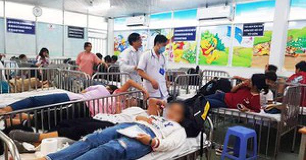 Gần 100 học sinh nghi ngộ độc ăn xôi gà khi đi du lịch ở Sài Gòn