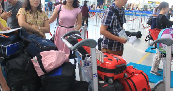 Hành khách tự gửi hành lý khi lên máy bay
