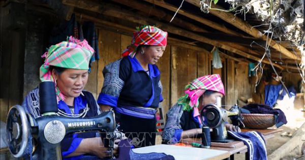 Độc đáo nghề dệt thổ cẩm của phụ nữ Mông