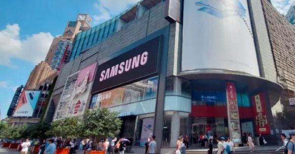 Theo bước Apple, Samsung tạm đóng cửa hàng lớn nhất tại Trung Quốc