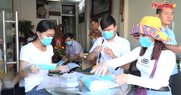 Công ty trang thiết bị y tế Đặng Khang phát 10.000 ngàn khẩu trang miễn phí cho người dân