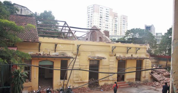 Trạm phát sóng Bạch Mai bị đập bỏ, dỡ mái ngói ngay trước ngày lập hồ sơ di tích