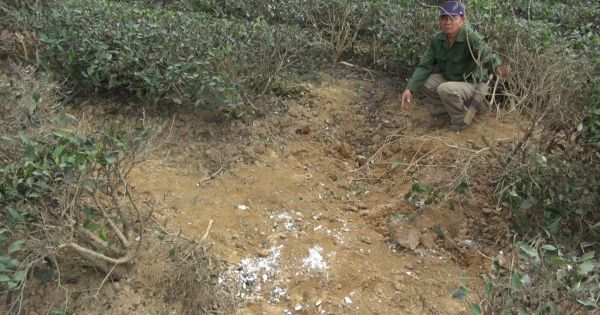 Nghệ An: Dân bất an vì mỏ đá nổ mìn, đá bay thủng mái nhà