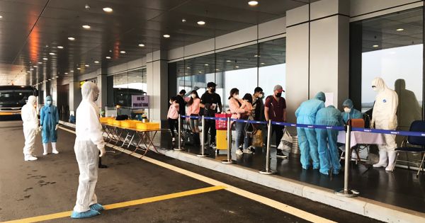 Hơn 900 hành khách trở về từ Hàn Quốc qua Sân bay Vân Đồn chủ yếu là công dân Việt Nam