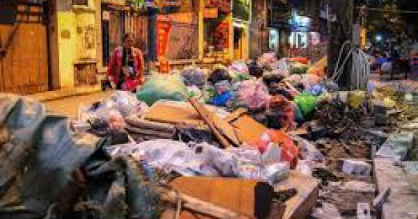 Kiến nghị phạt nguội người xả rác, phóng uế nơi công cộng ở TP.HCM