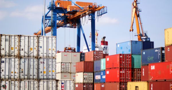 Hải quan TP Hồ Chí Minh: Tìm chủ nhân 129 container tồn đọng tại cảng