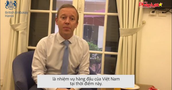 Đại sứ Anh làm clip tiếng Việt cảm ơn Việt Nam hỗ trợ công dân, du khách Anh