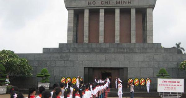 Lăng Chủ tịch Hồ Chí Minh ngưng đón khách