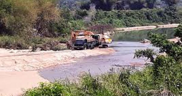Bình Định: UBND huyện tự ý cho doanh nghiệp khai thác cát