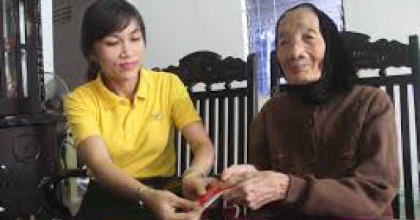 Hơn 440 nghìn người ở Hà Nội nhận lương hưu, trợ cấp bảo hiểm xã hội tại nhà