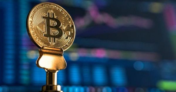 Bitcoin trở lại đường đua, nhiều tiền ảo tăng mạnh
