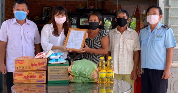 Báo Pháp luật Việt Nam trao tặng nhà cho gia đình có hoàn cảnh khó khăn ở xã biên giới