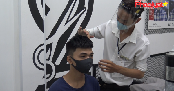 TP HCM: Người Sài Gòn đổ xô đi cắt tóc sau 3 tuần giãn cách xã hội