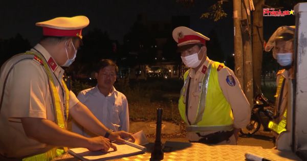 Quảng Ngãi: Ra quân xử lý lái xe vi phạm nồng độ cồn sau giãn cách xã hội