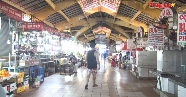 Tiểu thương chợ Bến Thành, TPHCM không dám mở cửa vì biết không có khách