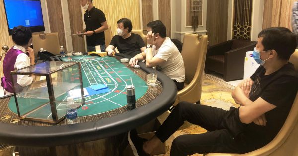 Sòng Poker trong biệt thự ở Sài Gòn