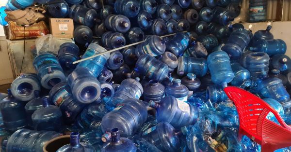 Toàn bộ sản phẩm nước đóng chai làm từ nước thải sinh hoạt bị thu hồi ở Hải Phòng