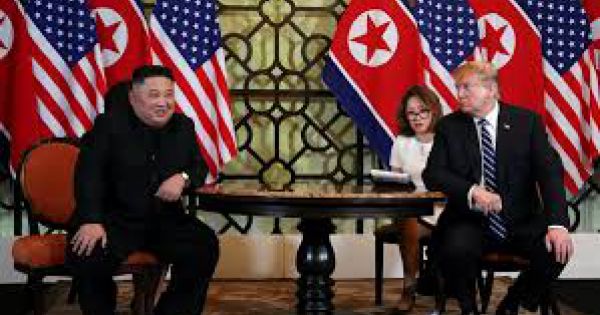 Tổng thống Mỹ Donald Trump gia hạn trừng phạt Triều Tiên thêm một năm