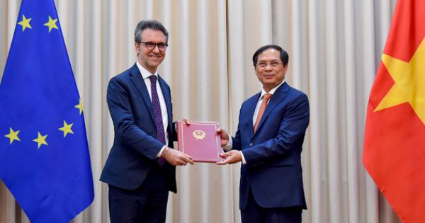 Việt Nam trao công hàm thông báo việc phê chuẩn EVFTA và EVIPA