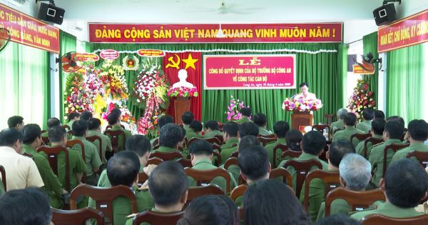 Thiếu tướng Nguyễn Duy Ngọc - Thứ trưởng Bộ Công an công bố Quyết định của Bộ trưởng Bộ Công an về luân chuyển công tác cán bộ.