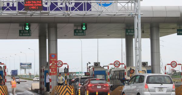 Trục trặc thu phí không dừng gây ùn tắc trên cao tốc Pháp Vân- Ninh Bình