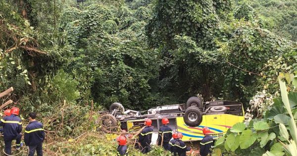 Xe khách gặp nạn trên đèo, ít nhất 5 người thiệt mạng ở Kon Tum