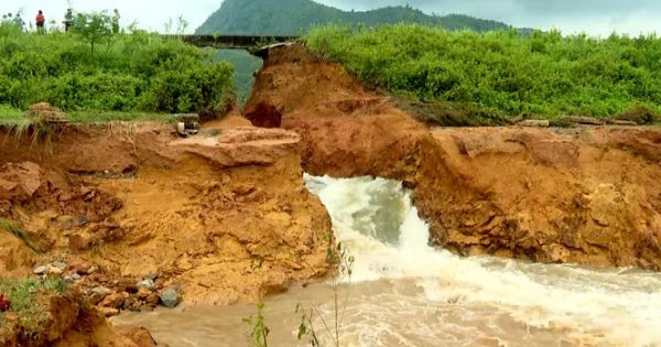 Động đất, mưa lũ dồn dập: Hàng trăm hồ đập nguy cơ thành 'bom nước'
