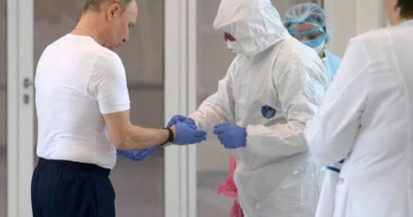 Tổng thống Nga Putin công bố vaccine COVID-19 đầu tiên của thế giới