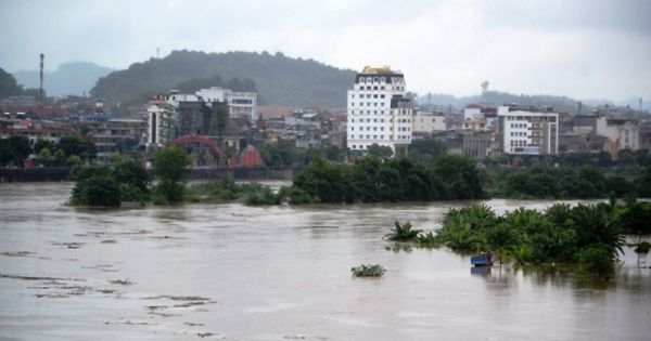 Xuất hiện lũ lớn trên sông Hồng đoạn qua tỉnh Lào Cai.