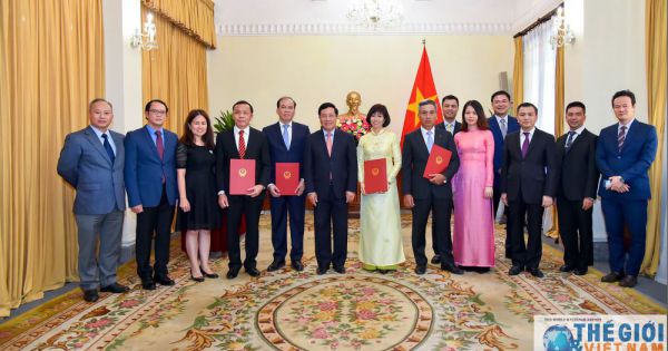 Phó Thủ tướng Phạm Bình Minh trao quyết định bổ nhiệm 4 tân Đại sứ, Tổng Lãnh sự