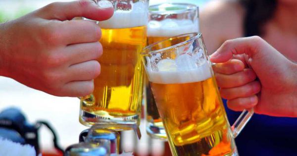 Bán bia cho người dưới 18 tuổi sẽ bị phạt kể từ 15/10