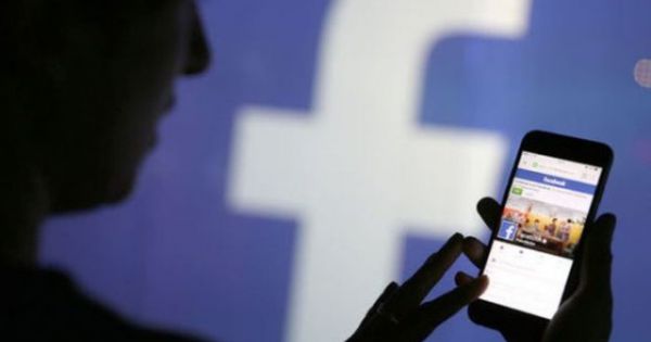 Phạt 15 triệu đồng đối với 2 cá nhân chia sẻ tin giả lên Facebook