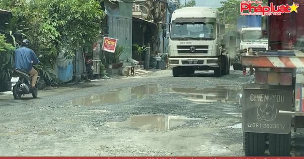 Kinh hoàng đường Nguyễn Văn Qùy xuống cấp, 500 hộ dân kêu cứu vì cảnh chung đường với container