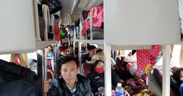 Xử phạt xe ''nhồi nhét'' khách từ tin báo trên Facebook tại Hà Nội