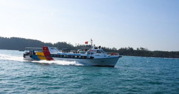 Dừng hoạt động tàu thuyền ra vào đảo Lý Sơn