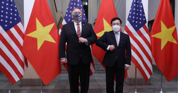 Ngoại trưởng Mỹ Michael Pompeo tới Hà Nội, bắt đầu thăm chính thức Việt Nam