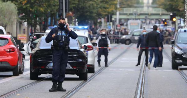 Pháp báo động an ninh sau vụ khủng bố bằng dao