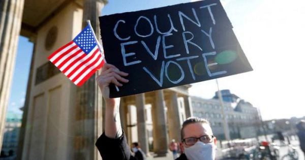 Nghi án người chết vẫn bỏ phiếu, hàng trăm vali phiếu bầu bị bỏ quên trong cuộc Bầu cử Mỹ