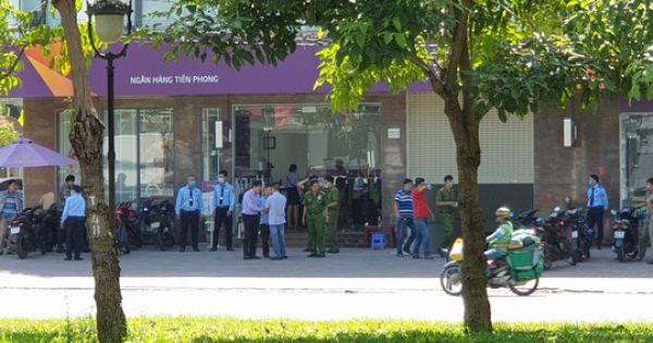 Bắt đối tượng tẩm xăng vào người xông vào cướp ngân hàng ở Sài Gòn
