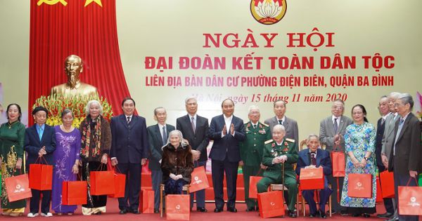 Thủ tướng Nguyễn Xuân Phúc dự Ngày hội Đại đoàn kết toàn dân tộc phường Điện Biên, Hà Nội
