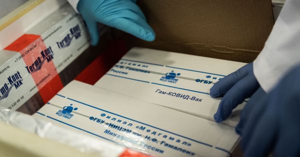 Hungary nhận lô vaccine ngừa Covid-19 đầu tiên từ Nga